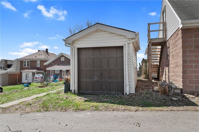 1407 Woodbourne Ave, Brookline, PA 15226