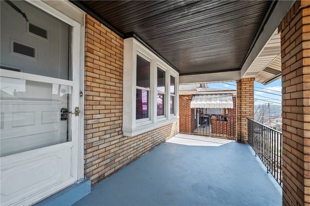 1407 Woodbourne Ave, Brookline, PA 15226