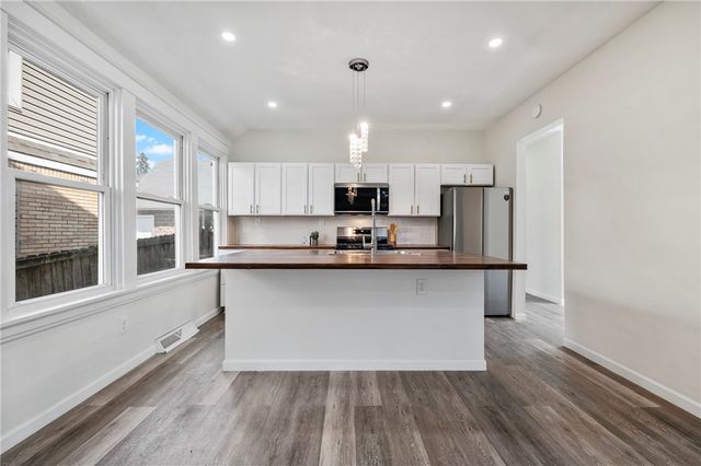 1407 Woodbourne Ave, Brookline, PA 15226