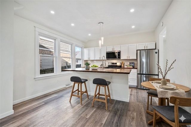 1407 Woodbourne Ave, Brookline, PA 15226