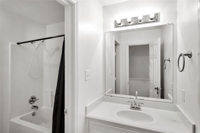 1719 Redwing Bluff Drive, Houston, TX 77009