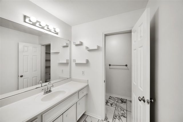 1719 Redwing Bluff Drive, Houston, TX 77009