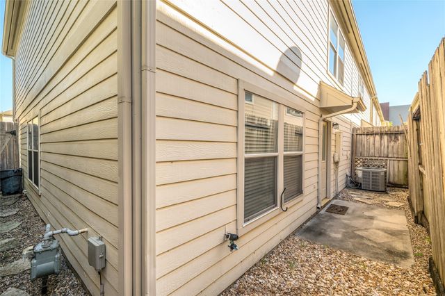 1719 Redwing Bluff Drive, Houston, TX 77009