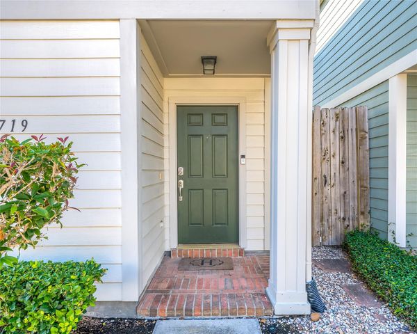 1719 Redwing Bluff Drive, Houston, TX 77009