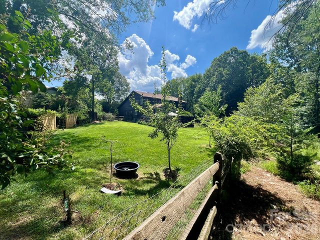 200 Foxlair Court, Matthews, NC 28105