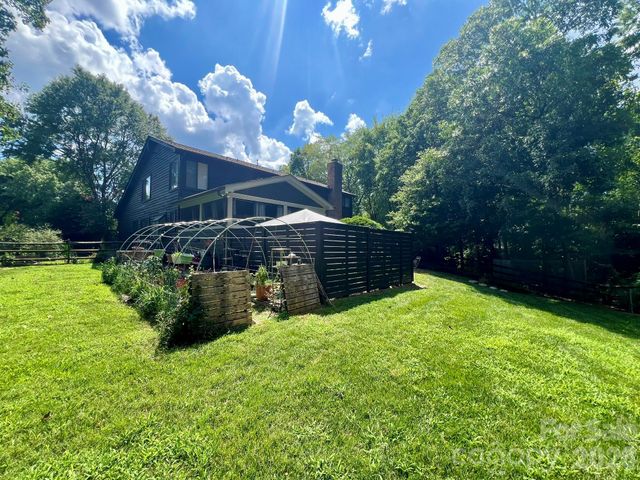 200 Foxlair Court, Matthews, NC 28105