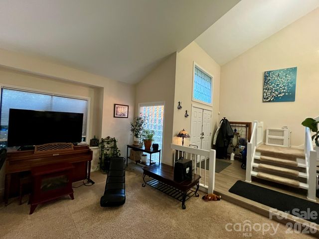 200 Foxlair Court, Matthews, NC 28105