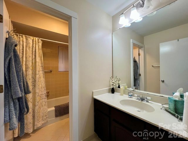 200 Foxlair Court, Matthews, NC 28105