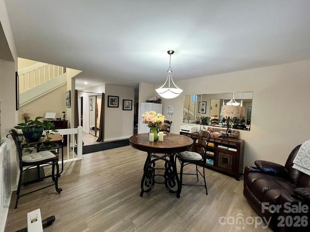 200 Foxlair Court, Matthews, NC 28105
