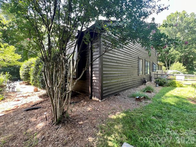 200 Foxlair Court, Matthews, NC 28105