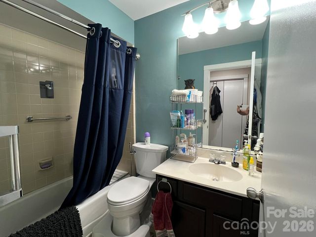 200 Foxlair Court, Matthews, NC 28105
