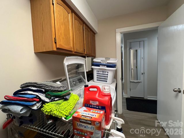 200 Foxlair Court, Matthews, NC 28105