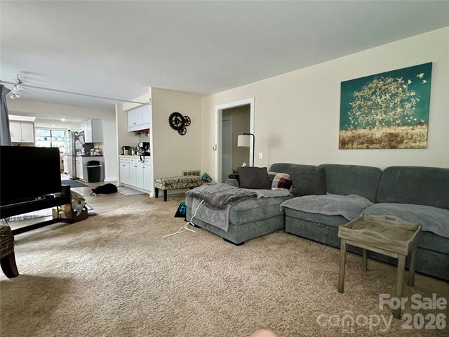 200 Foxlair Court, Matthews, NC 28105