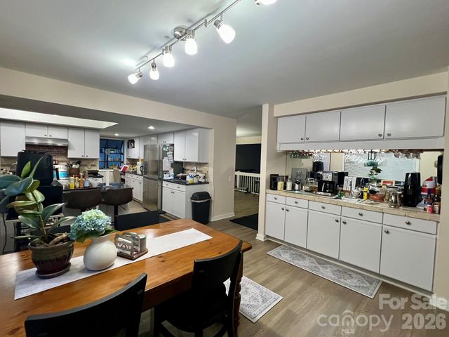 200 Foxlair Court, Matthews, NC 28105