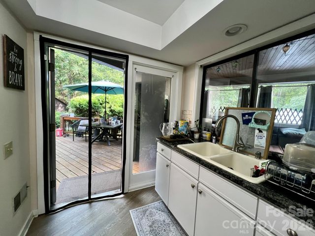 200 Foxlair Court, Matthews, NC 28105