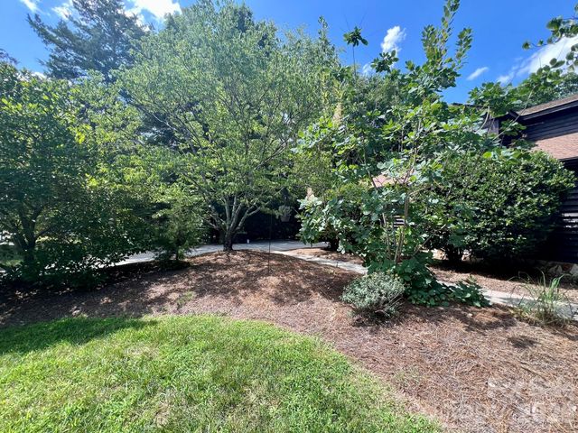 200 Foxlair Court, Matthews, NC 28105