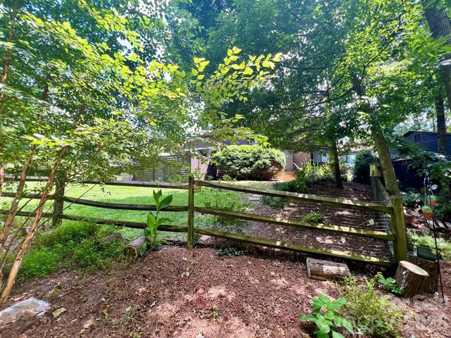 200 Foxlair Court, Matthews, NC 28105
