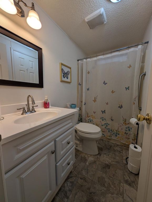 Image 13 of property listing at 1218 E Cleveland Avenue # 167, Madera, CA 93638