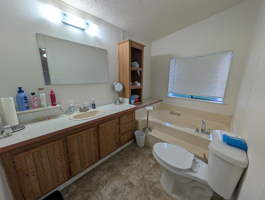 Image 15 of property listing at 1218 E Cleveland Avenue # 167, Madera, CA 93638