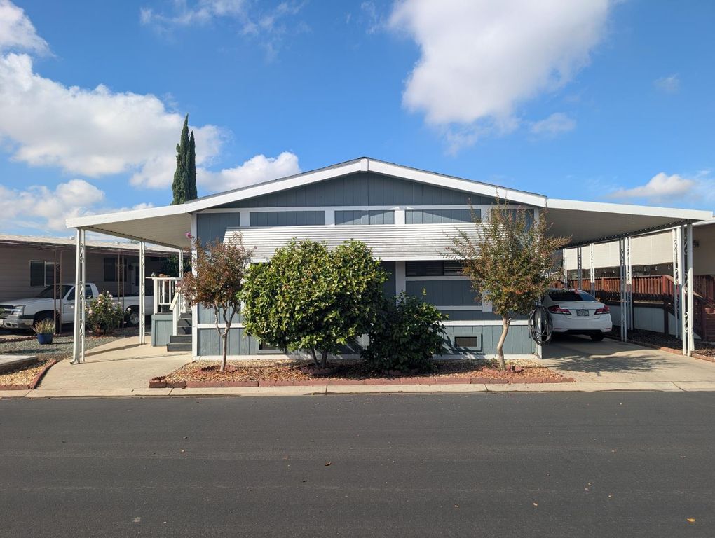 Image 2 of property listing at 1218 E Cleveland Avenue # 167, Madera, CA 93638
