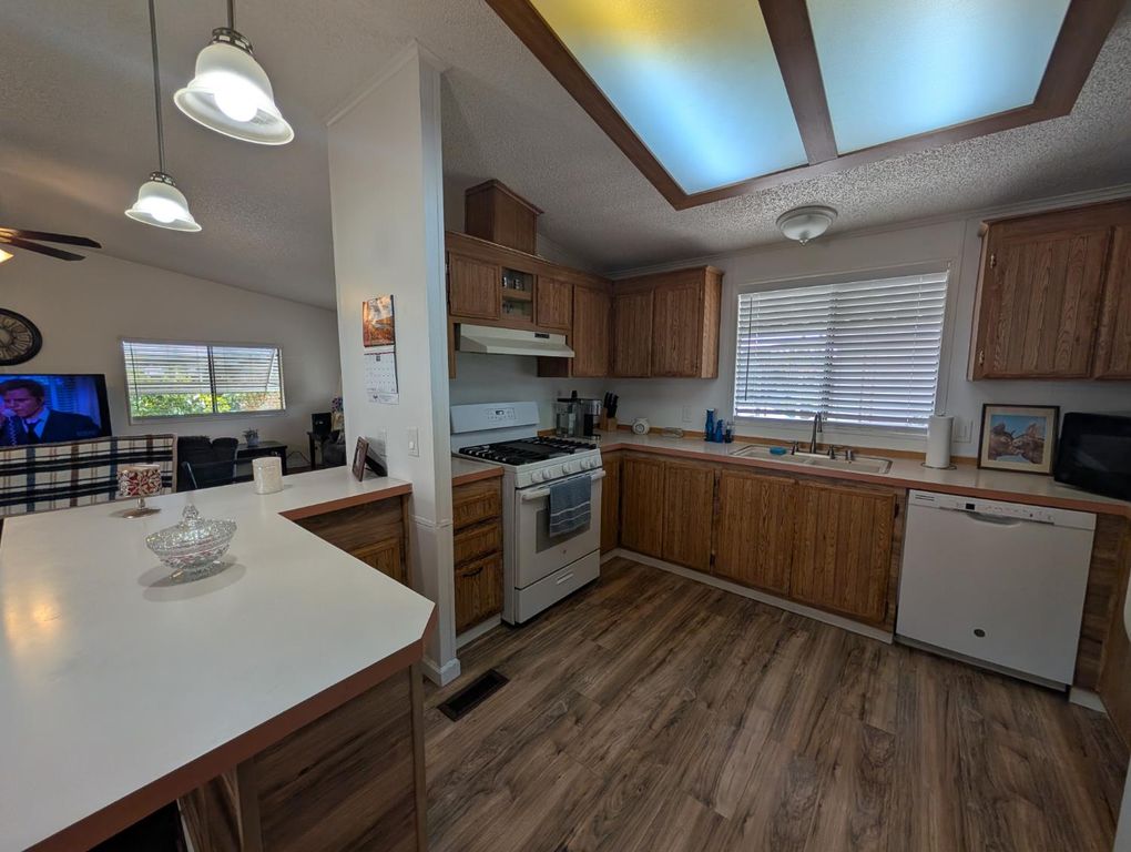 Image 5 of property listing at 1218 E Cleveland Avenue # 167, Madera, CA 93638
