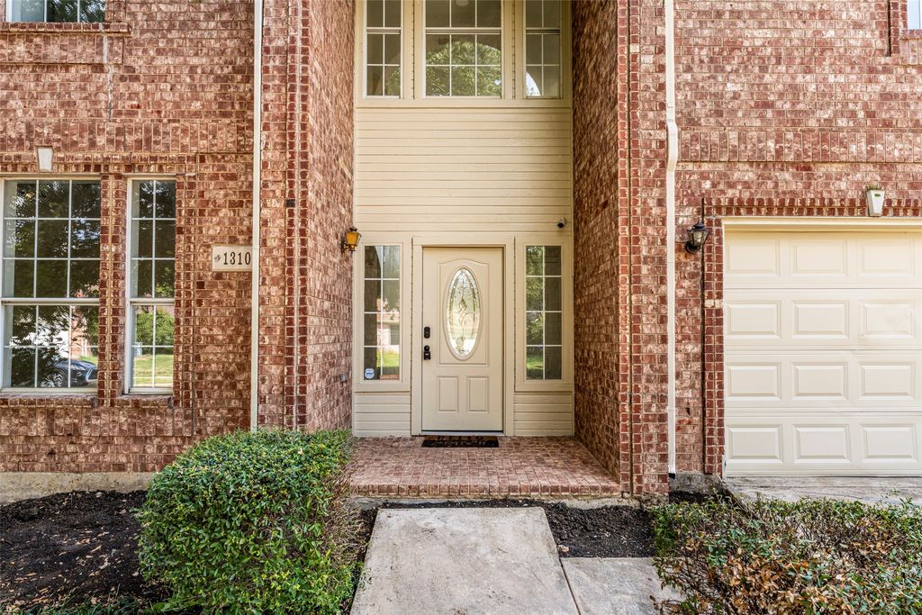 1310 Norman Circle, Arlington, TX 76014 — photo 2