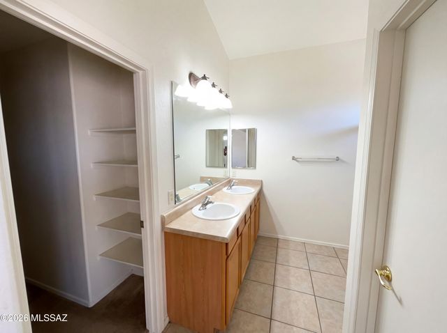 7876 S Baja Stone Avenue, Tucson, AZ 85756