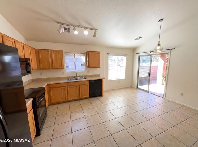 7876 S Baja Stone Avenue, Tucson, AZ 85756