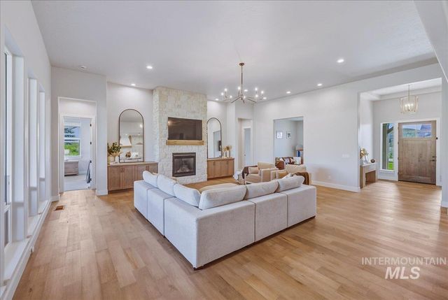 7664 W Diamond Lake Dr., Boise, ID 83714