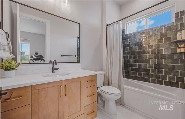 7664 W Diamond Lake Dr., Boise, ID 83714