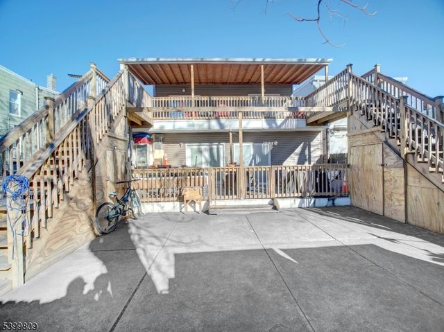 32 W 19Th St, Bayonne City, NJ 07002