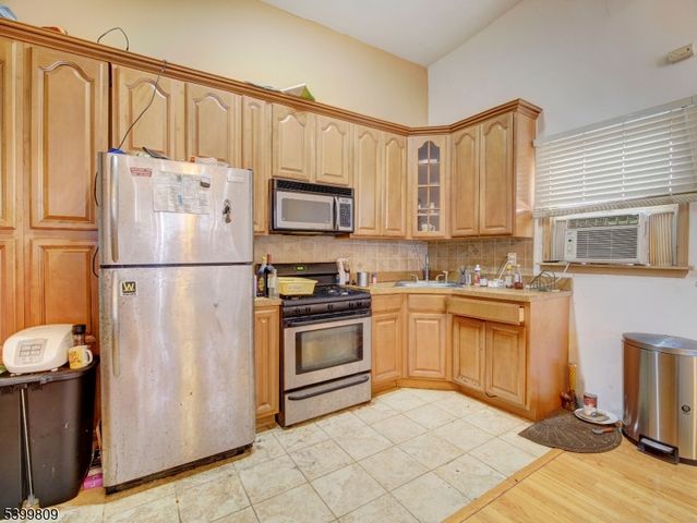 32 W 19Th St, Bayonne City, NJ 07002