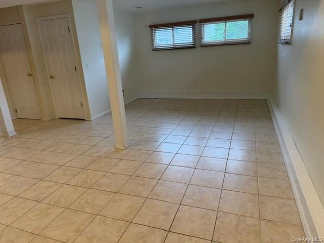 809 N Alleghany Avenue, Lindenhurst, NY 11757