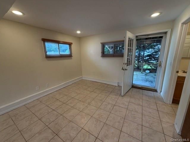 809 N Alleghany Avenue, Lindenhurst, NY 11757