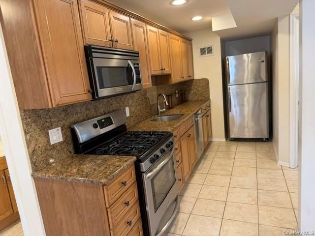809 N Alleghany Avenue, Lindenhurst, NY 11757