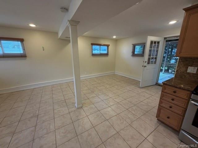 809 N Alleghany Avenue, Lindenhurst, NY 11757