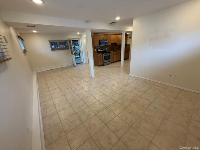 809 N Alleghany Avenue, Lindenhurst, NY 11757