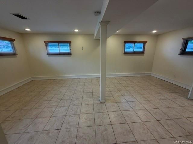809 N Alleghany Avenue, Lindenhurst, NY 11757