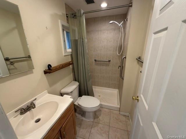 809 N Alleghany Avenue, Lindenhurst, NY 11757