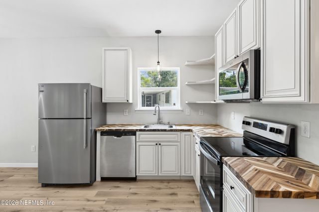 117 CAMELLIA Drive, Satsuma, FL 32189
