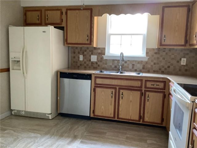 301 Civil Ct Unit E, Newport News, VA 23608