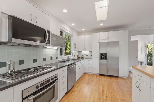 240 Concord Rd, Lincoln, MA 01773