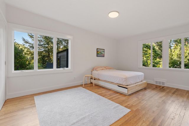 240 Concord Rd, Lincoln, MA 01773