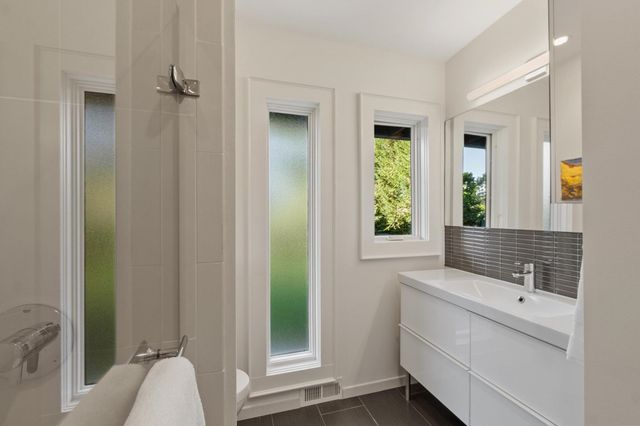 240 Concord Rd, Lincoln, MA 01773