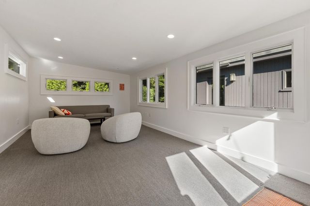 240 Concord Rd, Lincoln, MA 01773