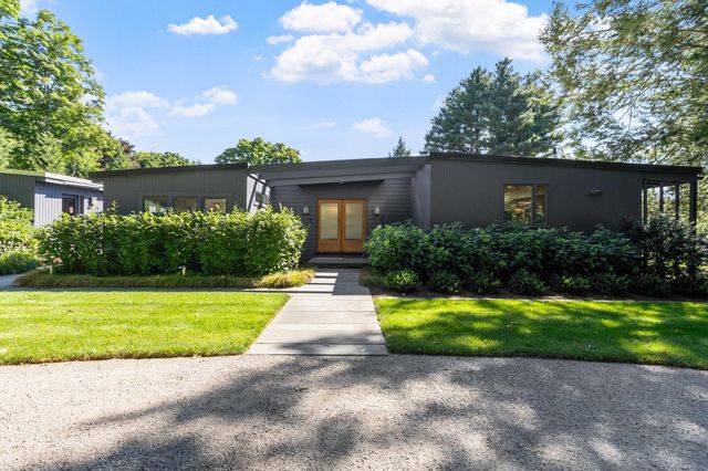 240 Concord Rd, Lincoln, MA 01773