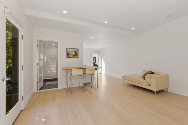 240 Concord Rd, Lincoln, MA 01773
