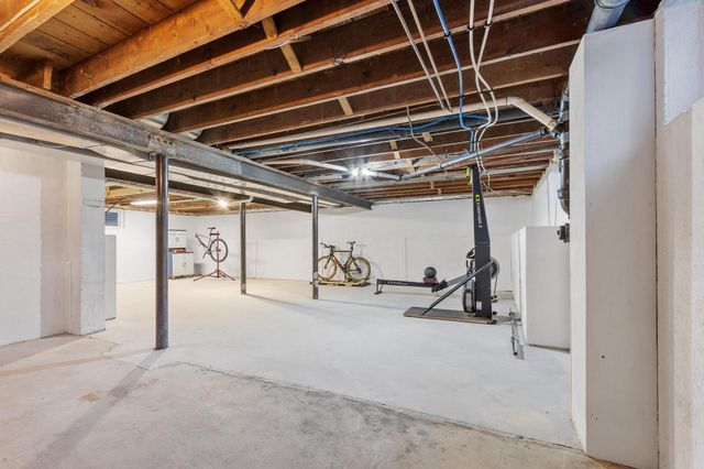 240 Concord Rd, Lincoln, MA 01773