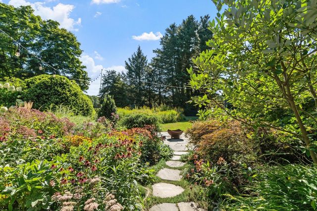 240 Concord Rd, Lincoln, MA 01773