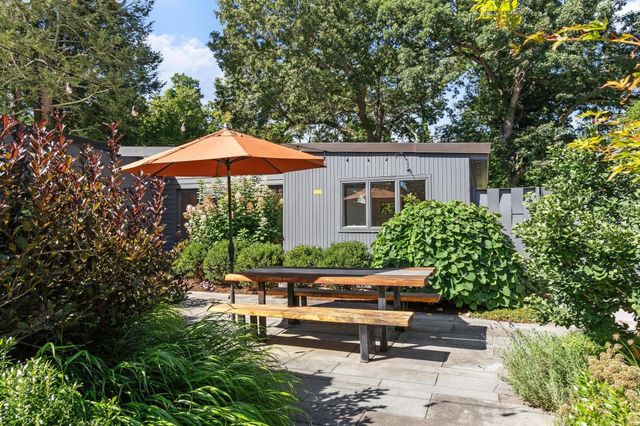 240 Concord Rd, Lincoln, MA 01773